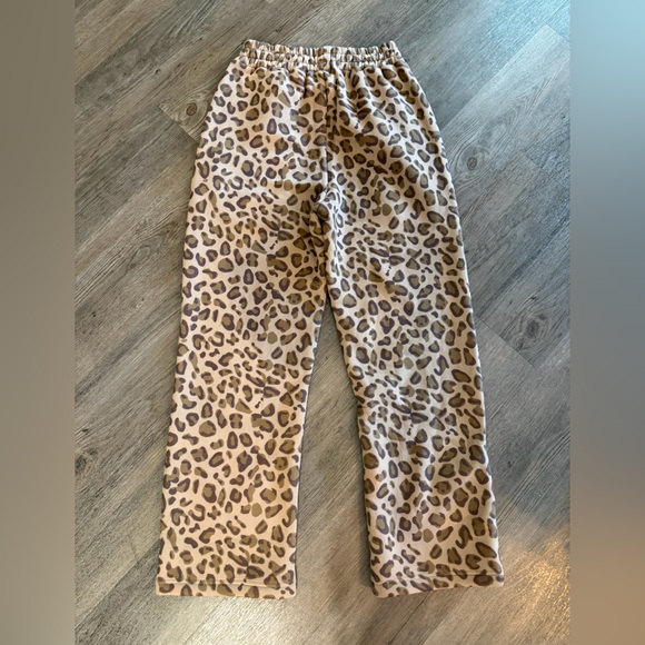 Comfrt Minimalist Straight Leg Sweatpants Cheetah Print Size Small - Picture 4 of 4